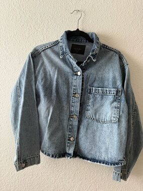 Casual Light Blue Denim Jacket with Chest Pocket
